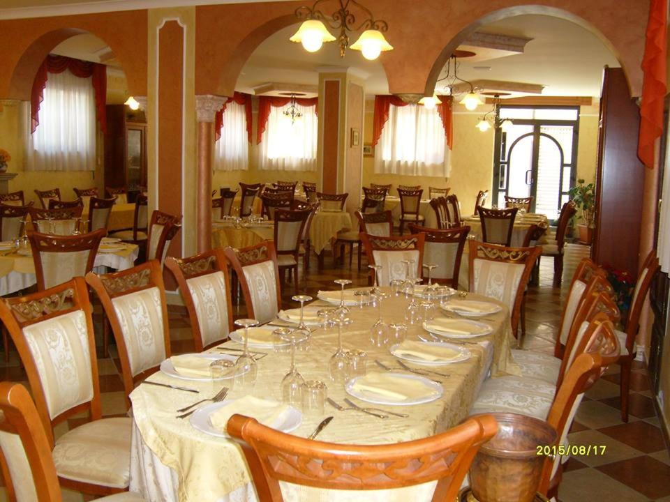 Hotel Ristorante Degli Amici Mongiana Luaran gambar