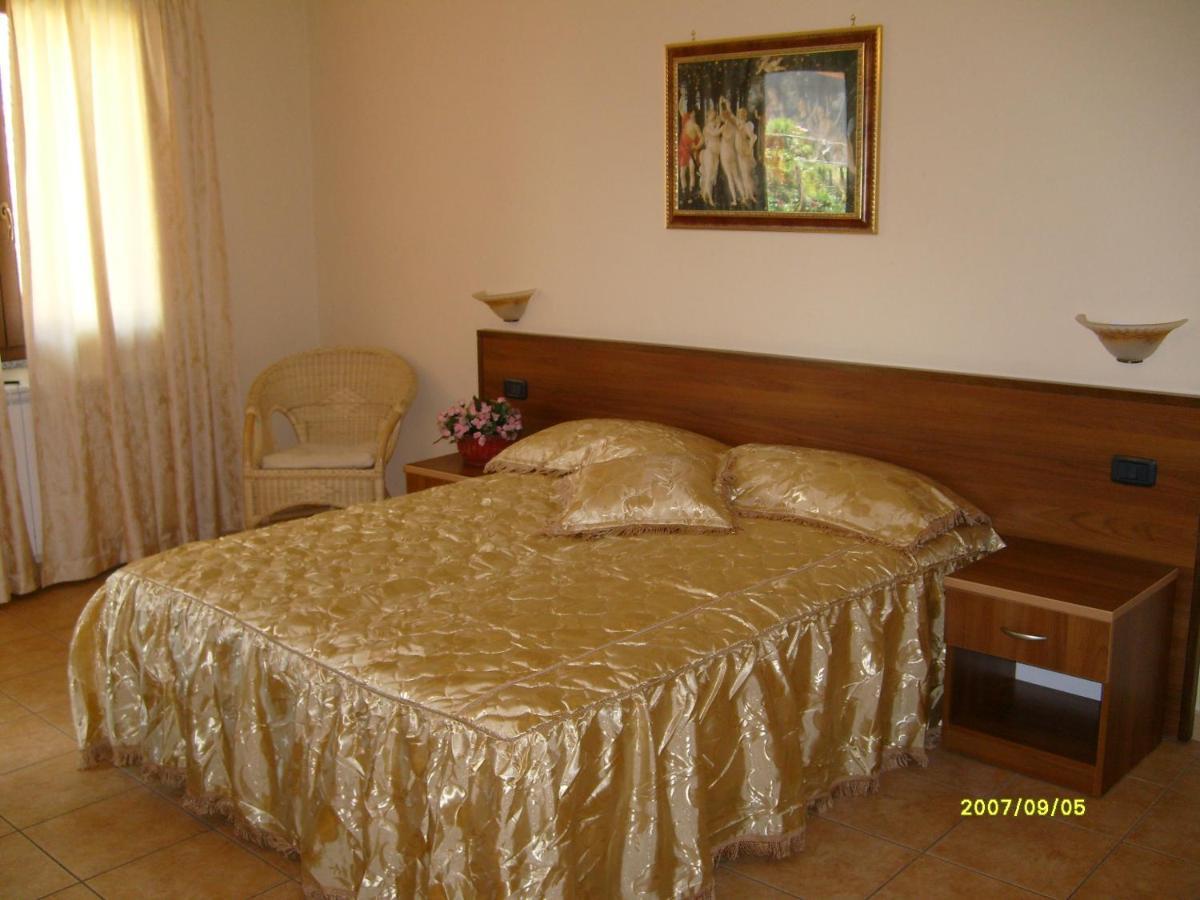 Hotel Ristorante Degli Amici Mongiana Luaran gambar